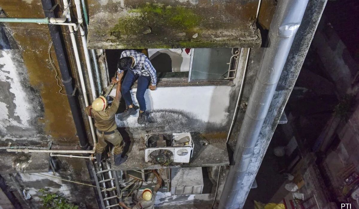15 Killed Due to Fire at Hotel in Kolkata  Northern India